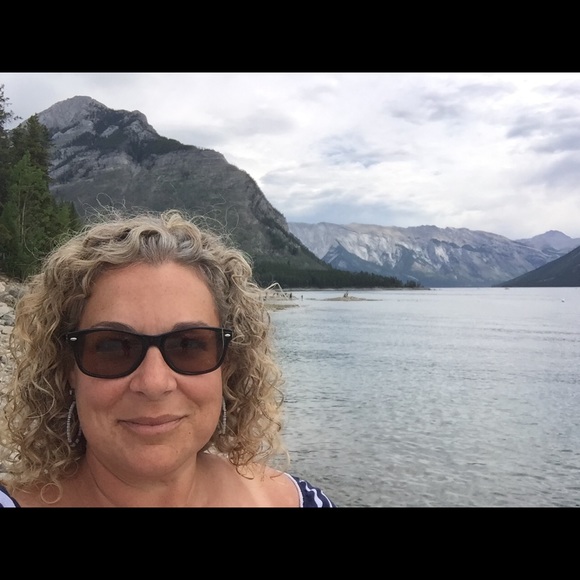 Meet your Posher, Denise - Picture 2 of 3